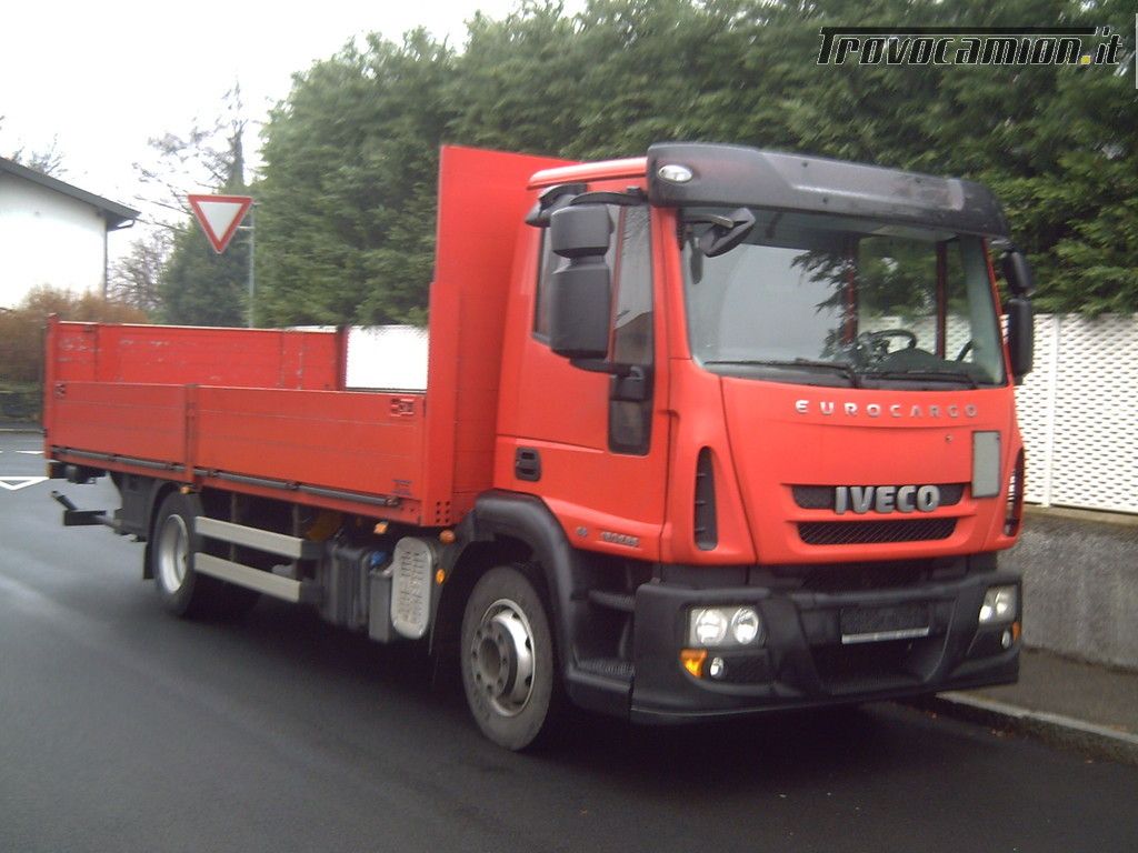 Iveco Eurocargo 120E25 Cassone Fisso Con Sponda Montacarichi Usato In ...